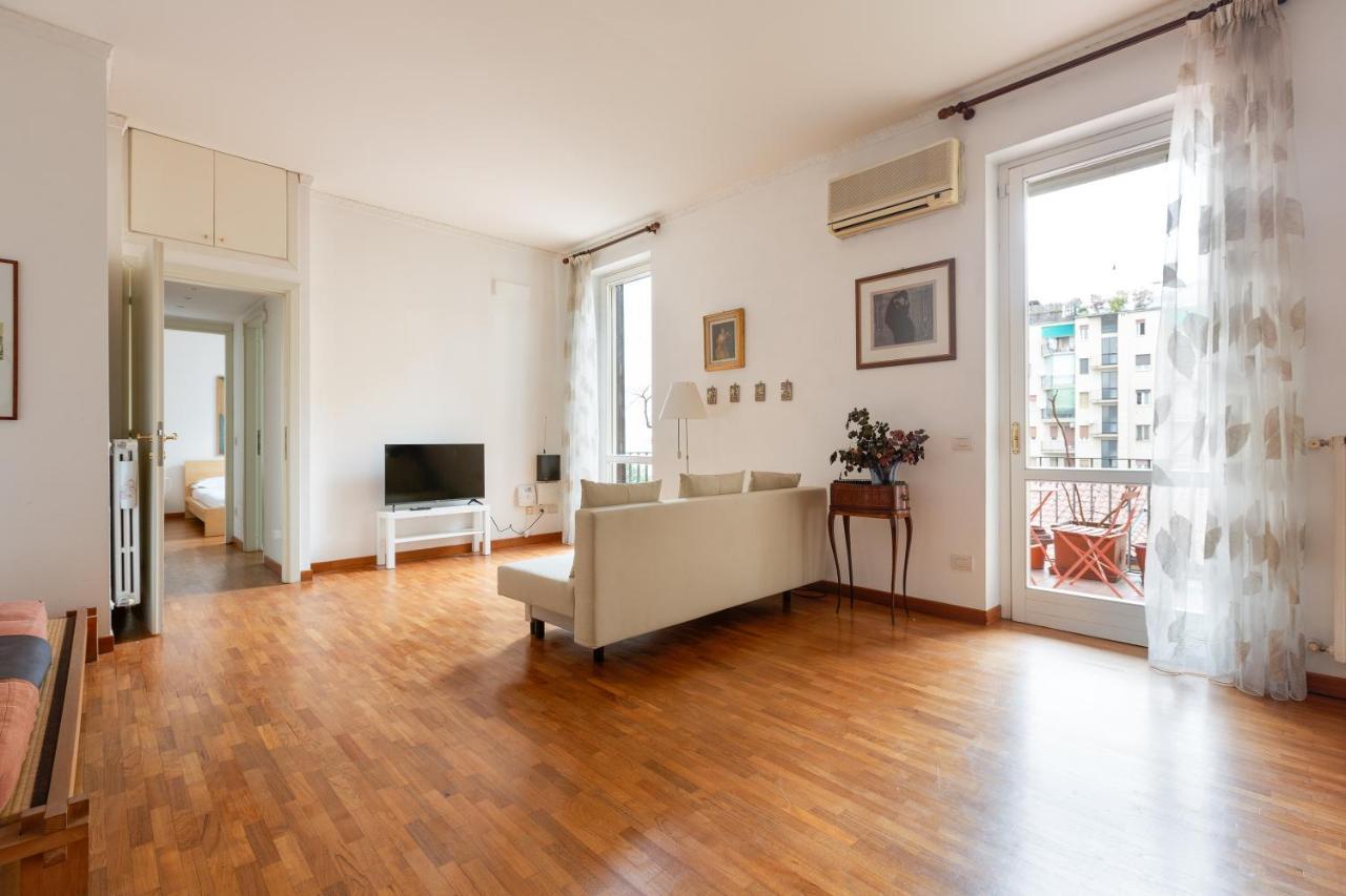 Cozy Apt With Balcony - Porta Romana District Milan Exterior photo